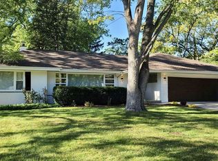 1212 Oxford Rd, Deerfield, IL 60015