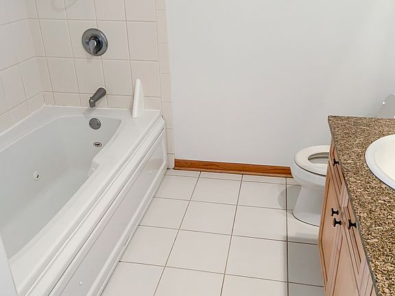 4th image of 2531 N Southport Ave APT 2539-3N
