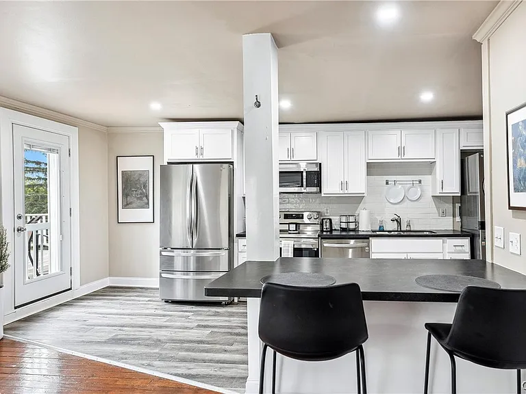 40 Lakeview Cir #2 — Photo 4