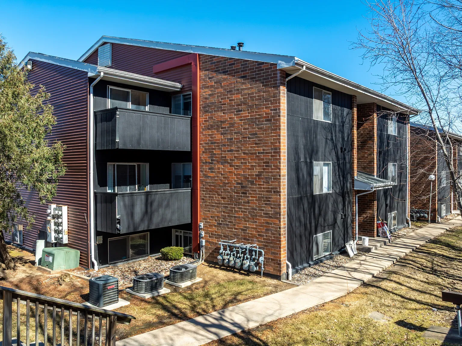 Raven Oaks Apartments — Photo 3
