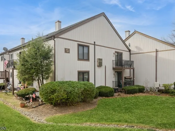 581 Dell Pl #81, Stanhope Boro, NJ 07874