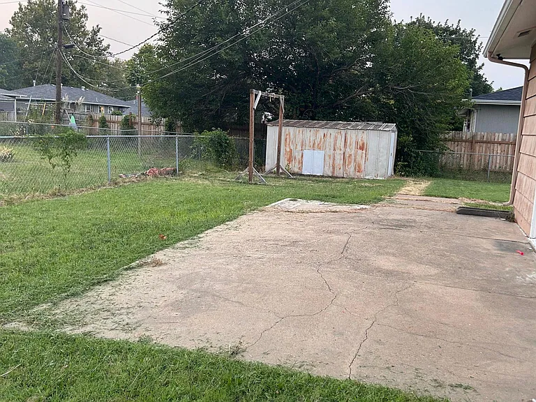 1938 Lewis Ave — Photo 27
