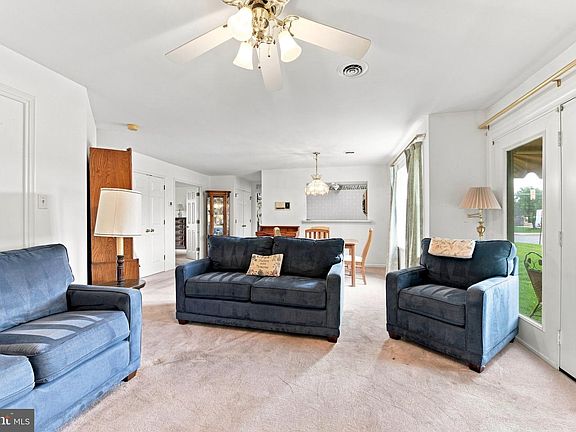 4th image of 102 Heather Ln