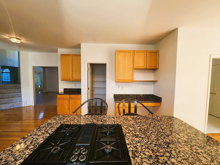 406 Clairborne St — Photo 5