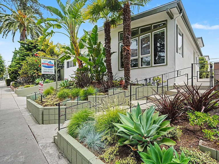 827 15th St - steps to Montana Ave in Santa Monica! — Photo 23