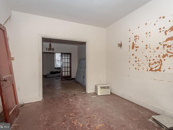 4th image of 2710 Mura St