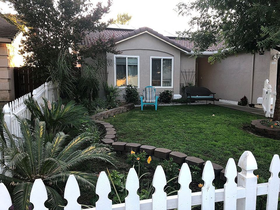 1st image of 379 Shalako Dr