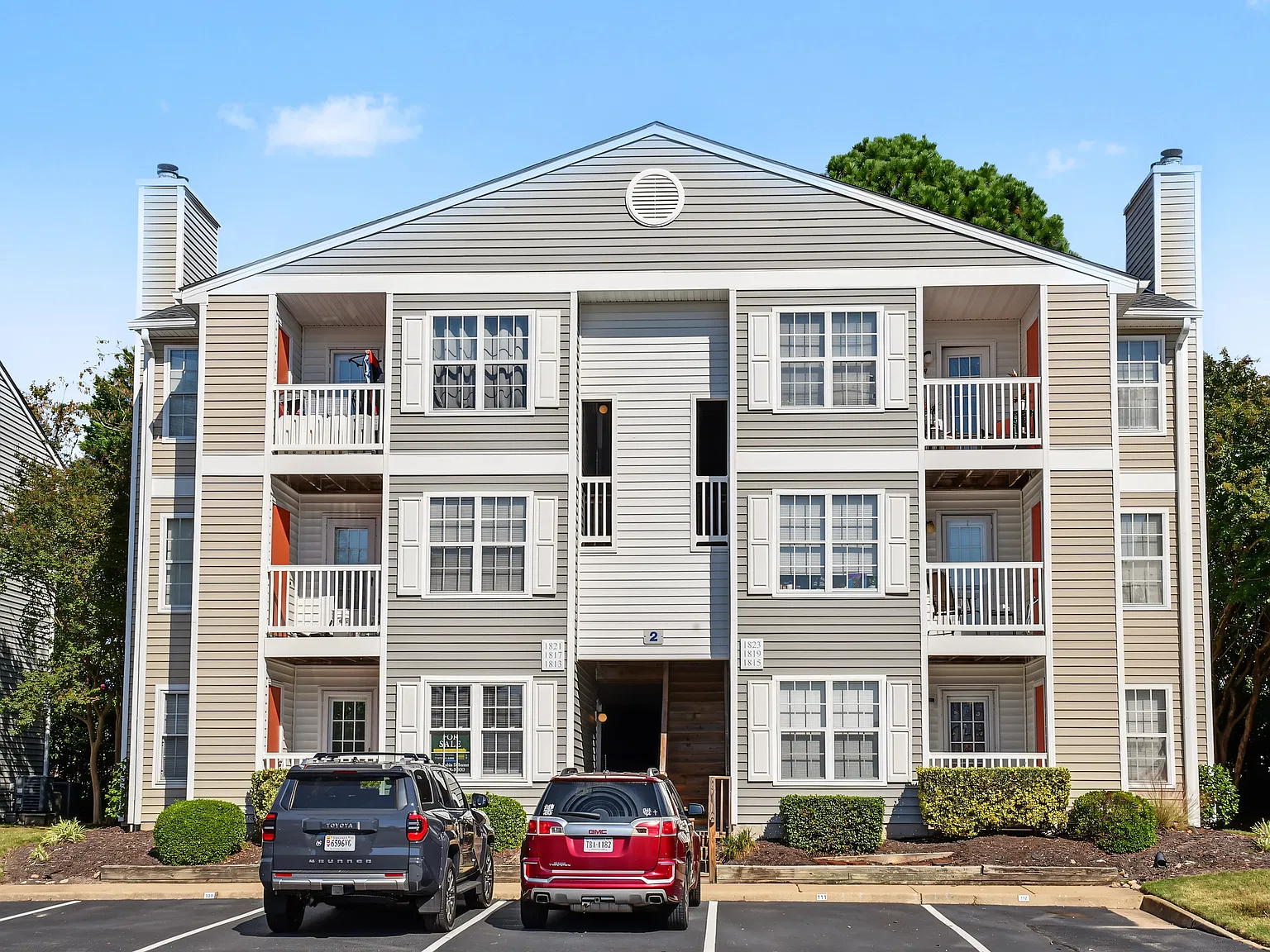 2 bed, 1010 sqft, $1,895 — Photo 1