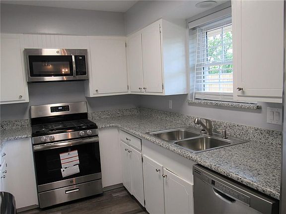 4th image of 104 Gladys St