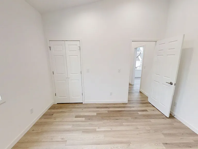 614 N 7th Ave E — Photo 11