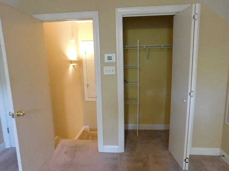 300 Taliaferro Ln — Photo 32