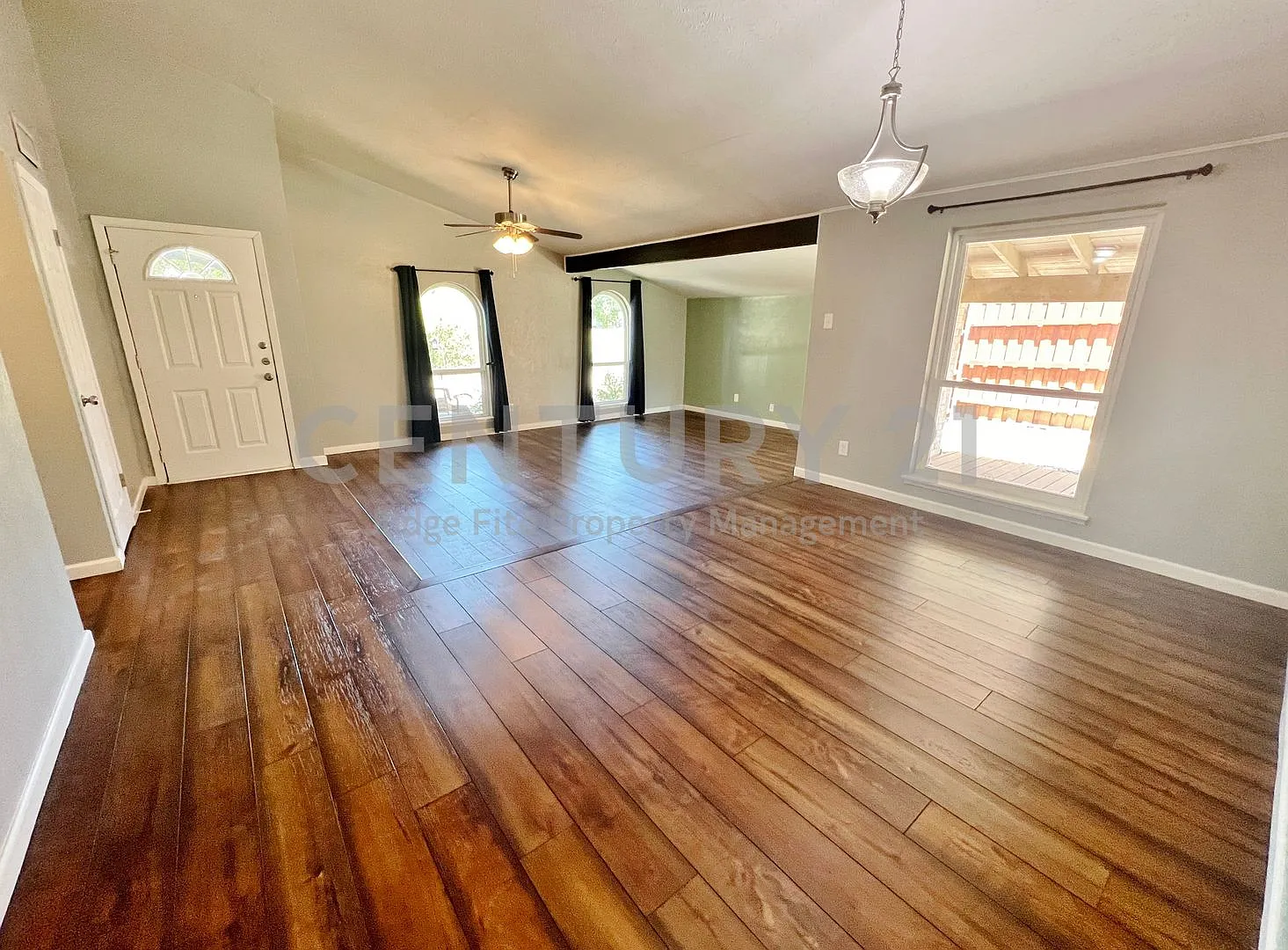 Spacious 3/2/2 in Carrollton For Rent! — Photo 3