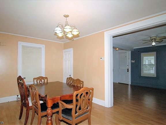 4th image of 20 Llewellyn Ave