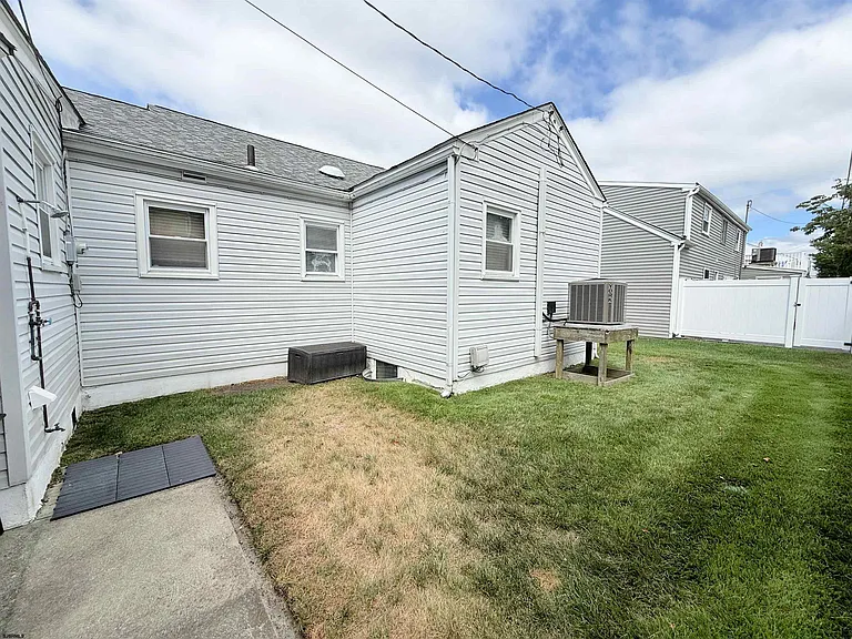 307 N Essex Ave — Photo 23