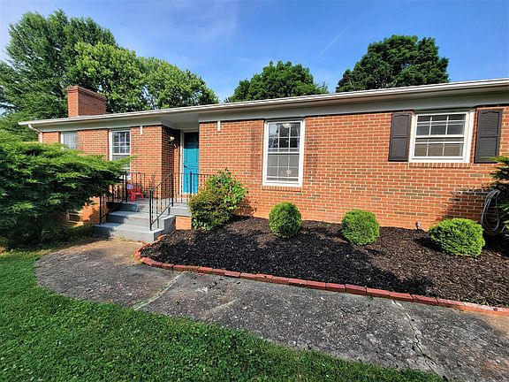 3rd image of 322 Cypress Ave
