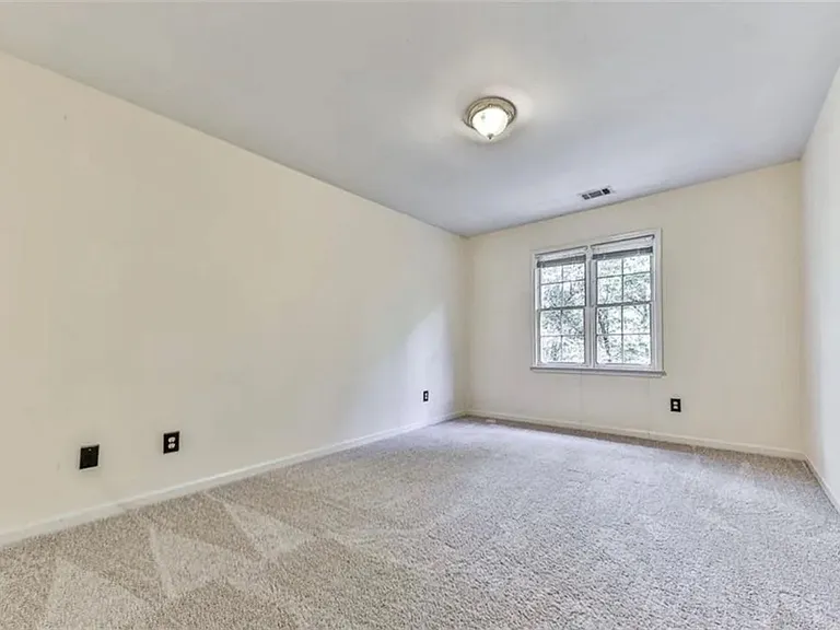 2851 Riverfront Dr — Photo 9