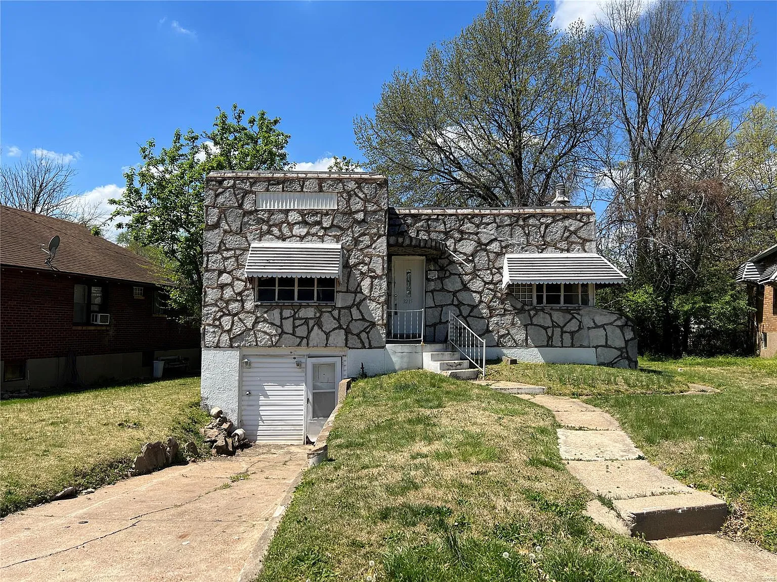 3215 Gary Dr photo 1