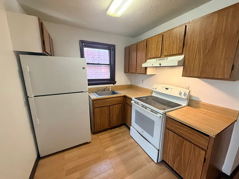 355 Monroe St #2 — Photo 3