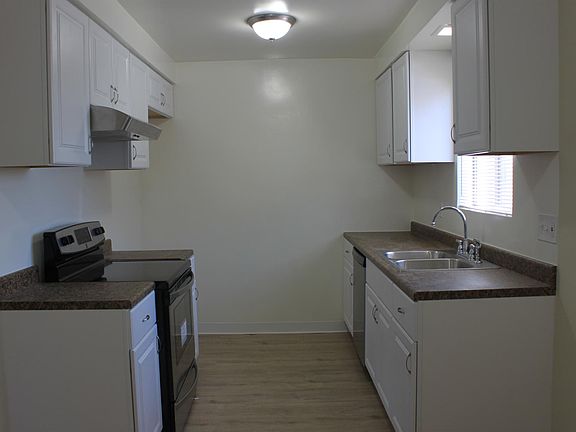 4th image of 235 W Queen St APT 1