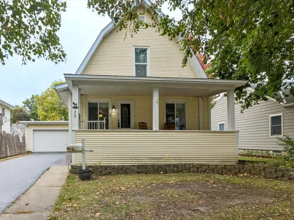 310 S Sycamore St, Genoa, IL 60135