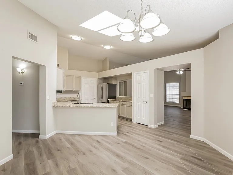 2732 W Gila Ln — Photo 6