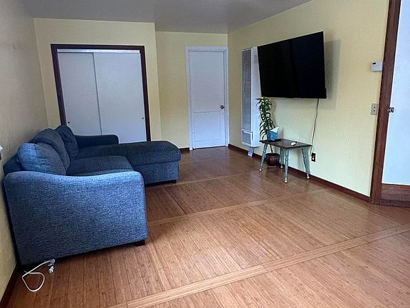 5th image of 1666 27th St