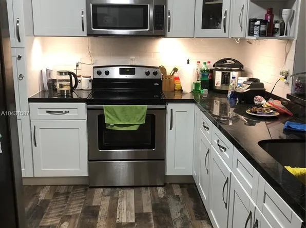 20025 NE Six Court Cir, Miami, FL 33179