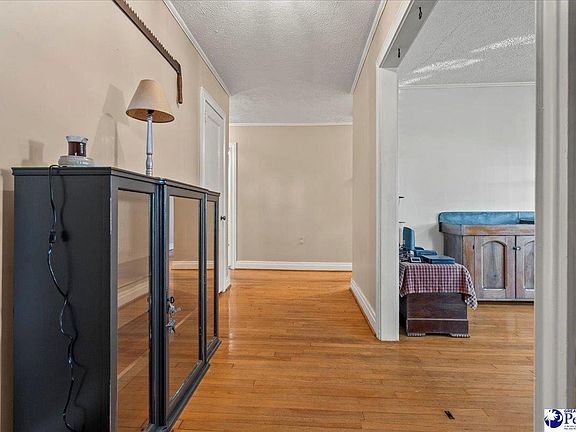 3rd image of 931 E Main St