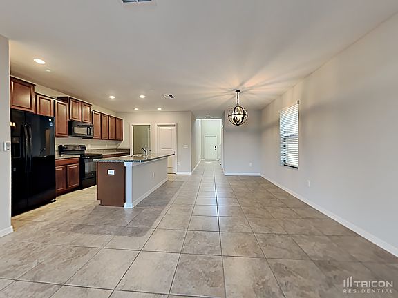 3rd image of 14617 Crescent Rock Dr