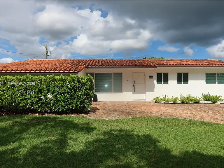 4401 SW 102nd Pl — Photo 1