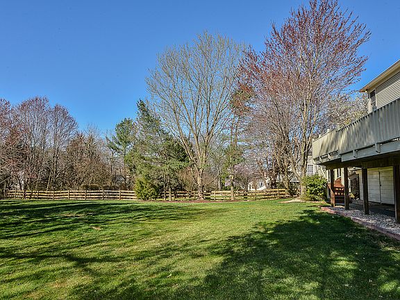 3rd image of 6475 Lake Meadow Dr