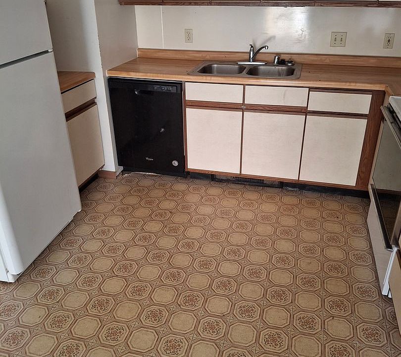 1st image of 911 W 3rd St APT 105