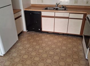 911 W 3rd St APT 105, Nekoosa, WI 54457
