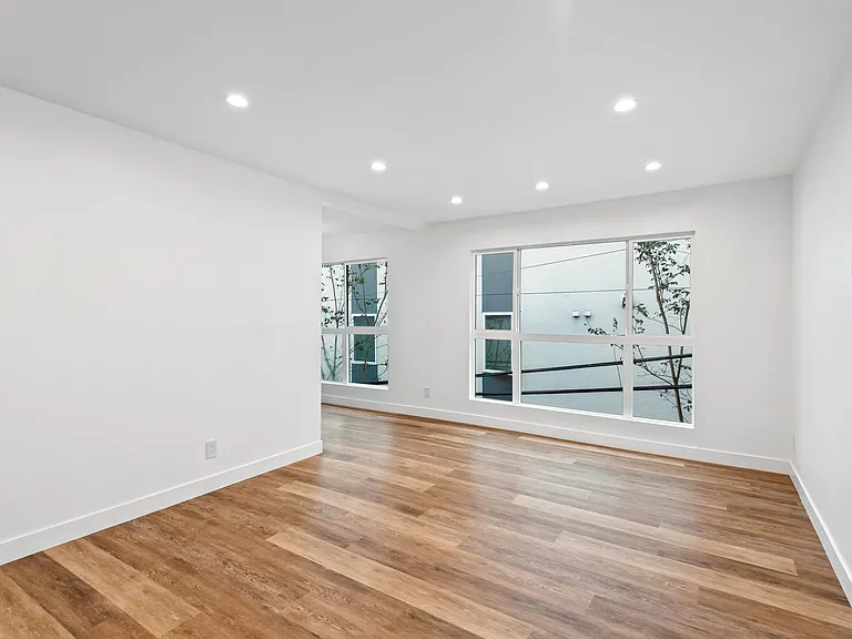1563 Gordon St — Photo 22