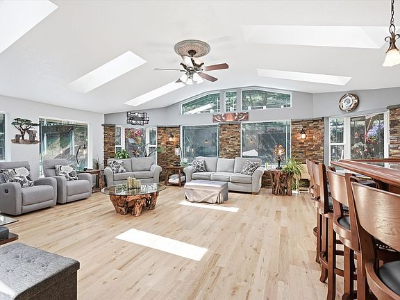 3rd image of 900 Rancho Vista Dr