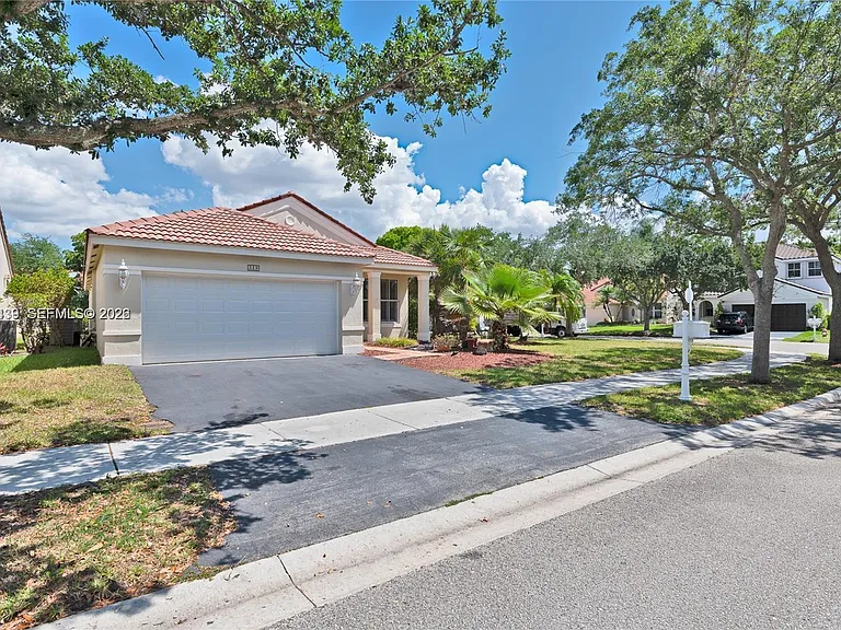 889 Sand Creek Cir — Photo 1