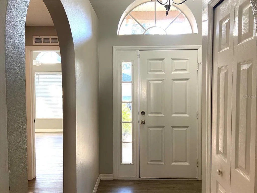 3 bed, 2.0 bath, 1874 sqft, $2,100 — Photo 3