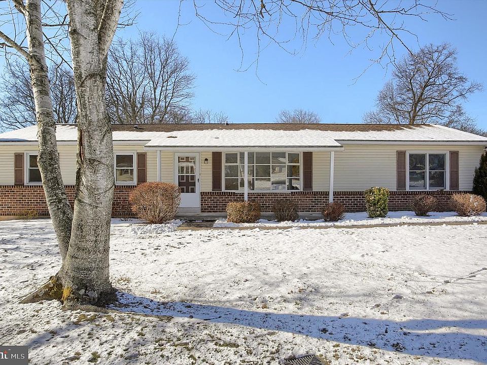 1st image of 17 Pinetree Dr