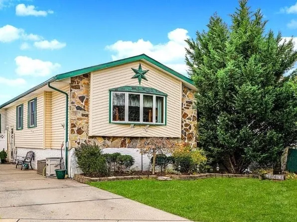 35 Nutwood Ct, Staten Island, NY 10308