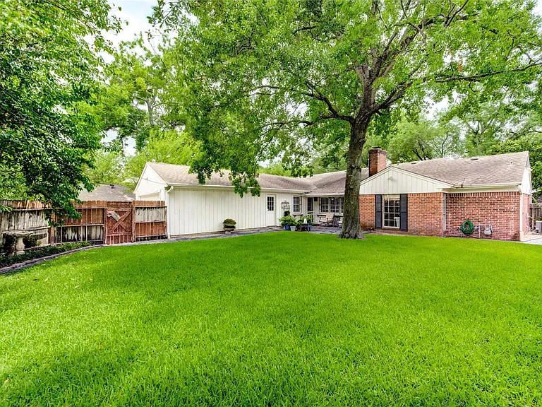 2602 Briarbrook Dr — Photo 20