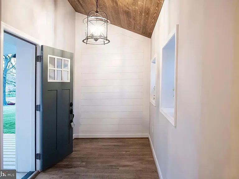 211 Sillery Bay Rd — Photo 12