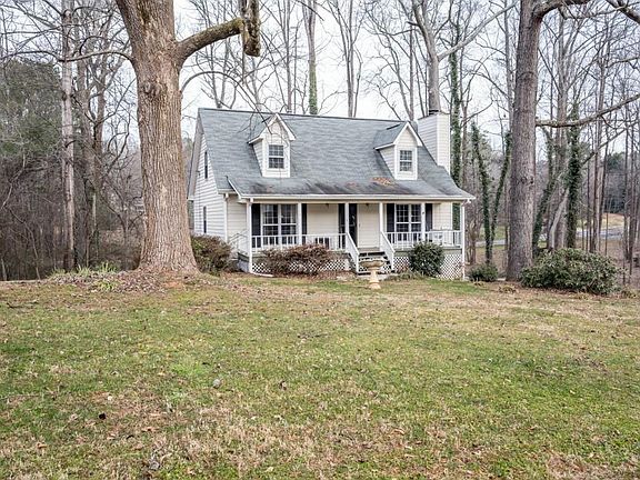 3rd image of 803 Sandra Lynn Ln