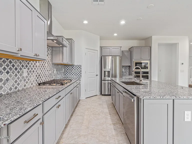 8931 W Colter St — Photo 6