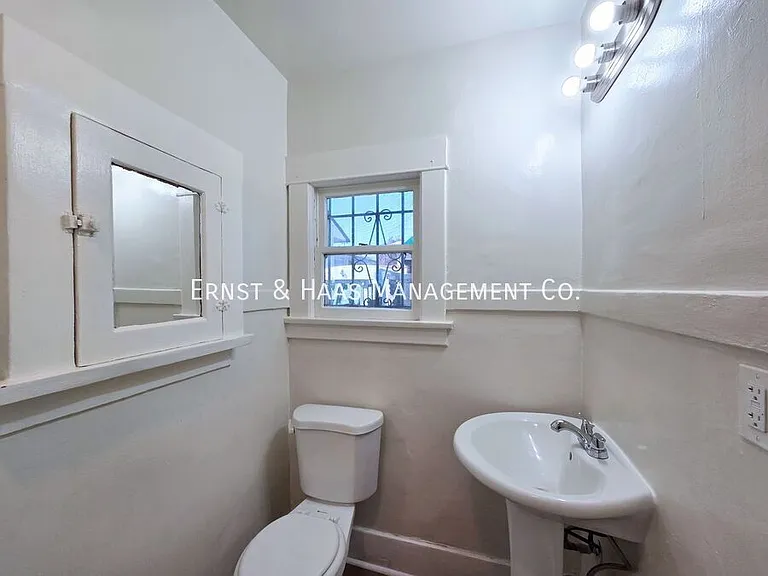 1027 1/2 E Ocean Blvd — Photo 19