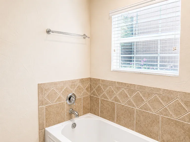 5912 Meadow Wood Ln — Photo 16