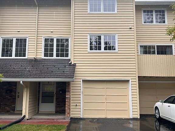 2nd image of 407 Point Dr NW
