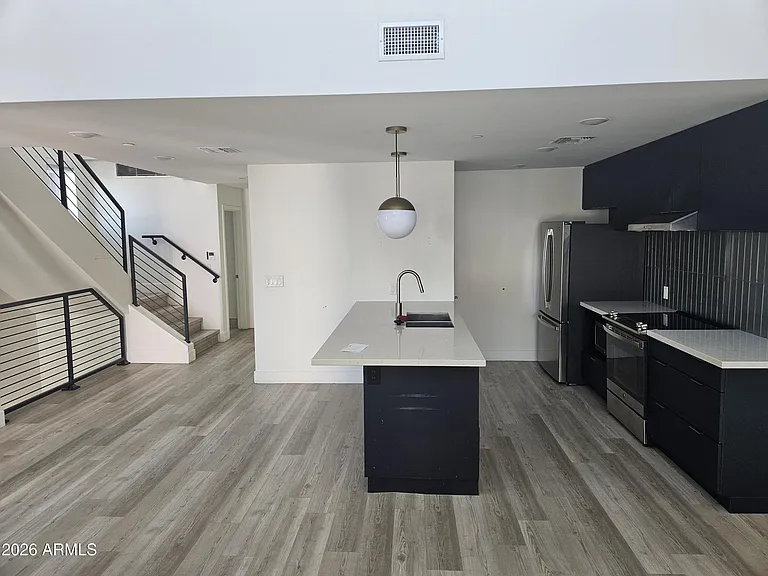 214 S Roosevelt St #L — Photo 6
