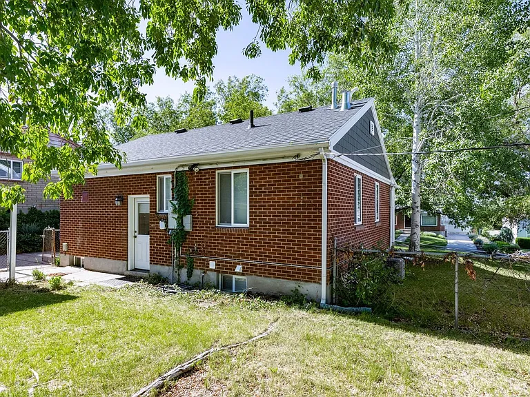 2327 E Bryan Ave — Photo 25