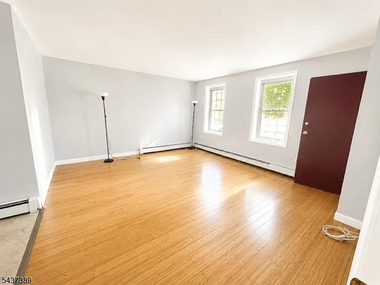 120 Grant Ave — Photo 3