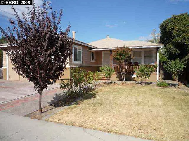 70 Manville Ave photo 1